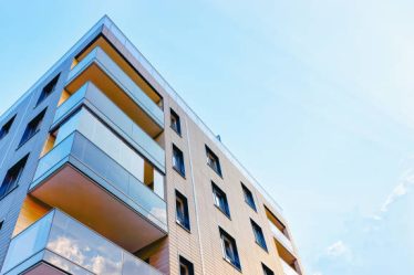 L’intelligence artificielle révolutionne la façon d’estimer les biens immobiliers. En effet, elle analyse rapidement des milliers de données.