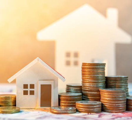 En 2025, MaPrimeRénov’ reste la principale aide pour la rénovation énergétique. Ainsi, elle s’adresse aux propriétaires, occupants comme bailleurs.