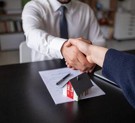 Un crédit travaux est un prêt destiné aux rénovations d’un logement. Ainsi, il finance les aménagements, réparations ou améliorations.