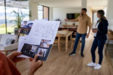 Avant tout, l’assurance responsabilité civile est incontournable pour tout professionnel. En effet, cette assurance protège contre