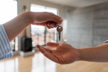 Comprendre le retour sur investissement moyen d’une rénovation est essentiel avant d’engager des travaux. En effet, chaque